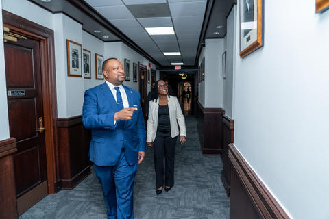 Justice Jackson touring Howard Law